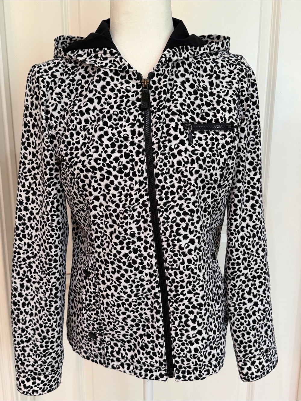 Zenergy Chicos Women's Black & White Leopard Zip Hoodie Jacket